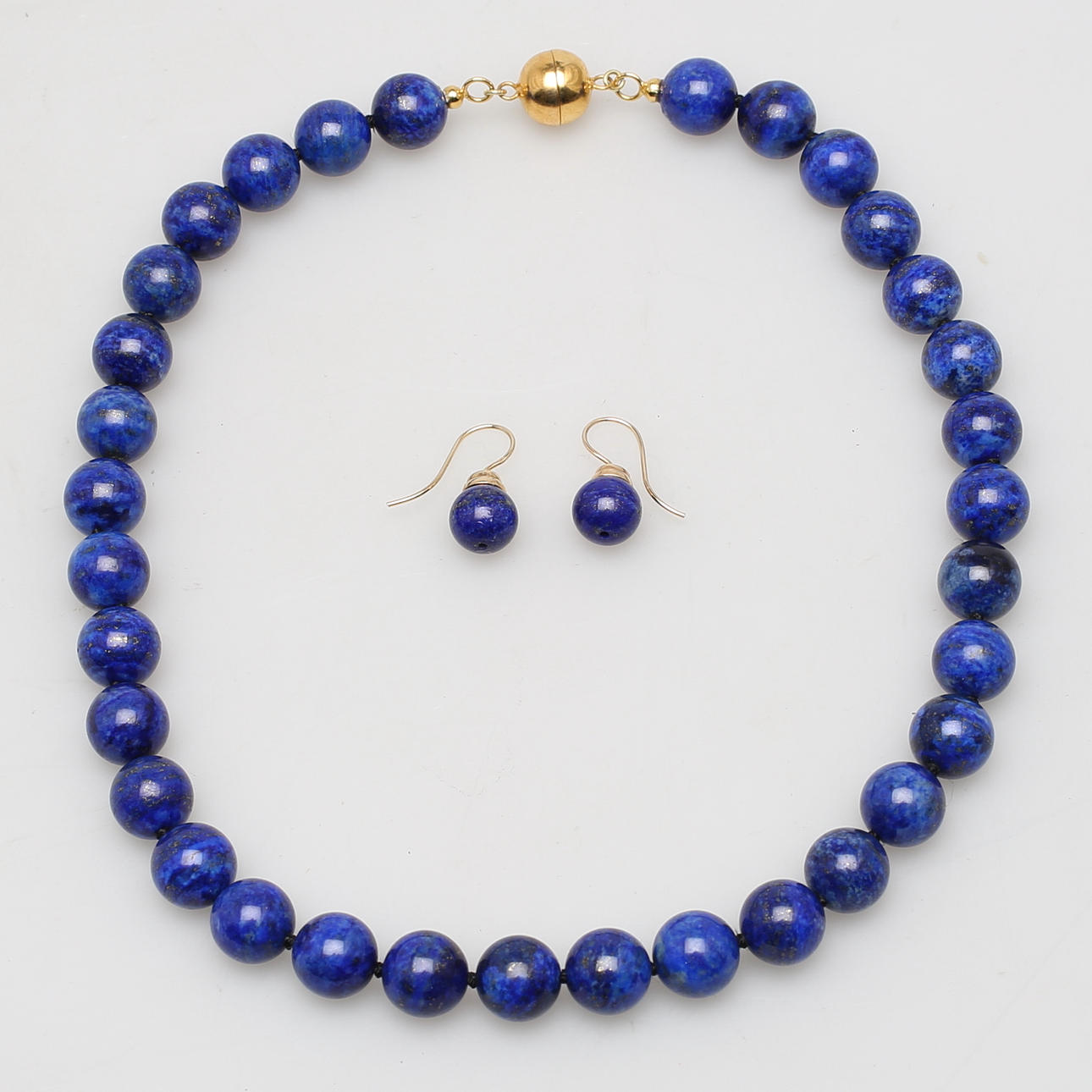 COLLIER samt ÖRHÄNGE, lapiz lazuli med lås i förgyllt silver.