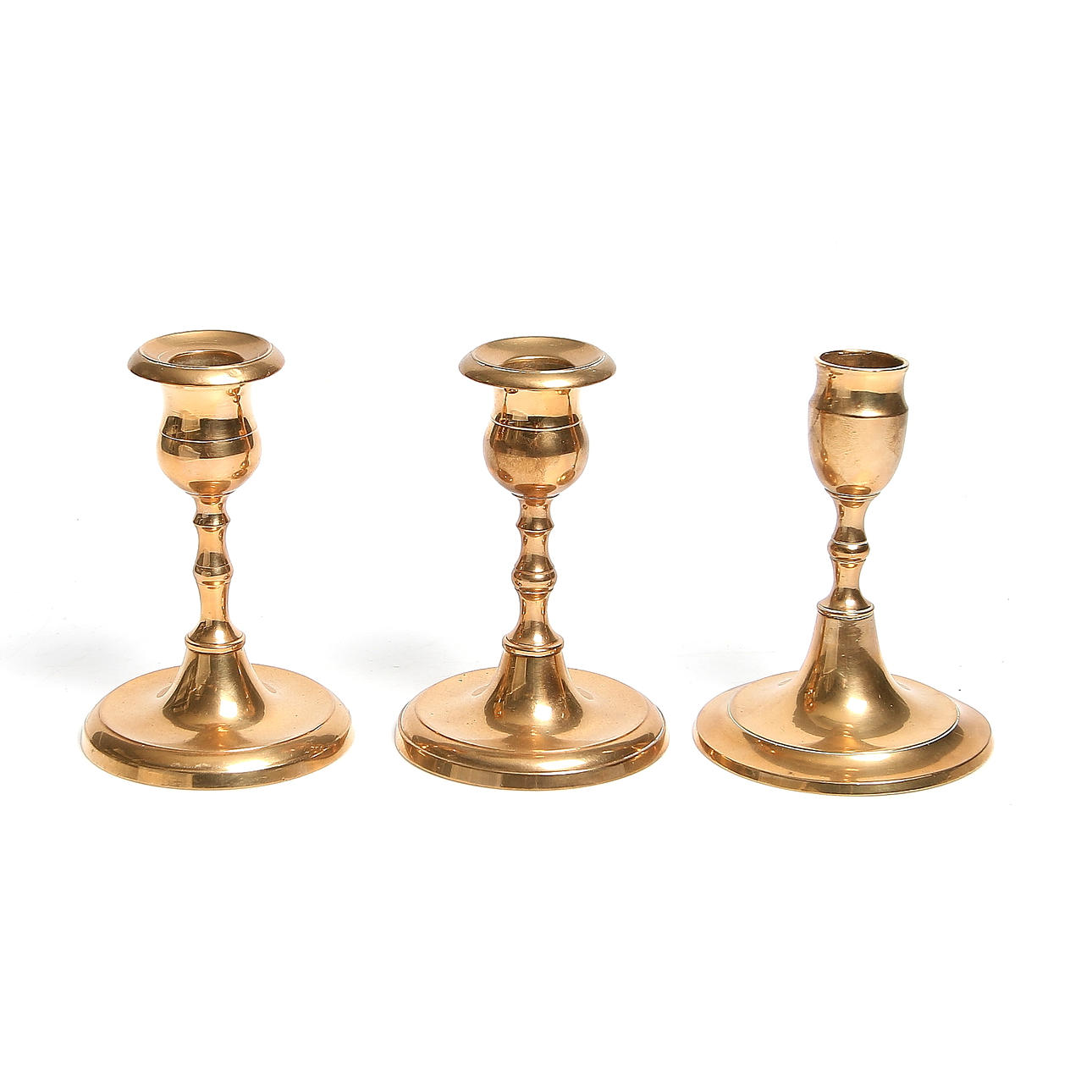 LJUSSTAKAR, 3 st, mässing, Skultuna Bruk samt Nils Petter Linderberg, Sundswall. 1825-1870.