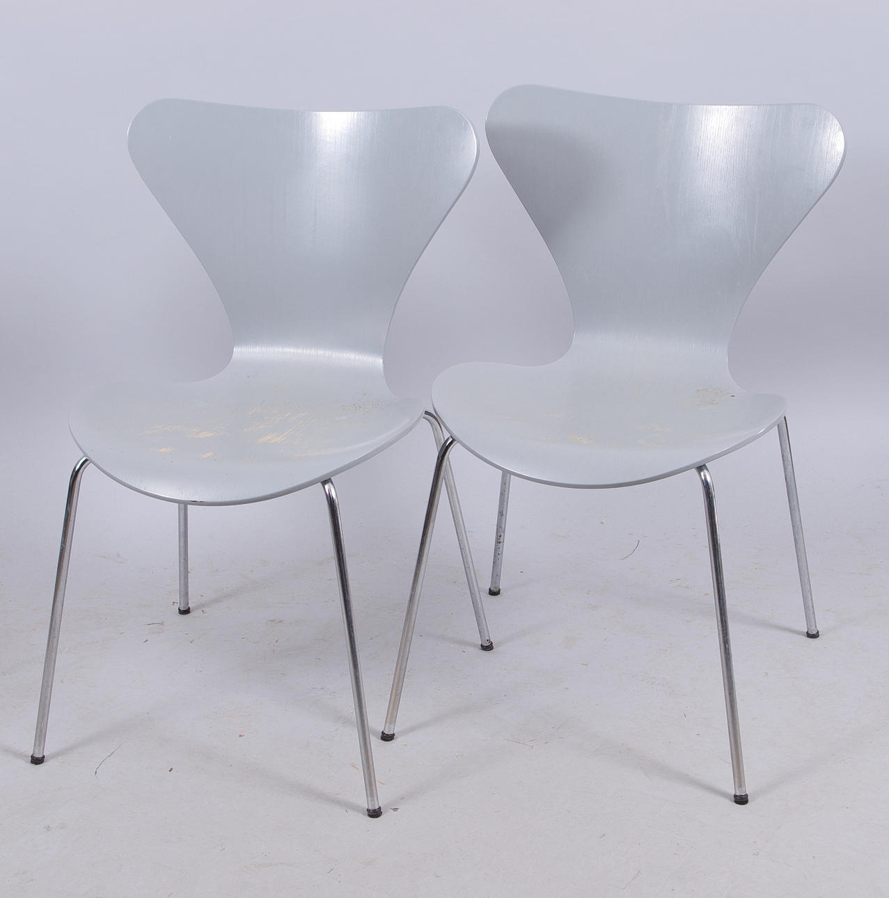 STOLAR, 1 par, "Sjuan", Arne Jacobsen, Fritz Hansen.