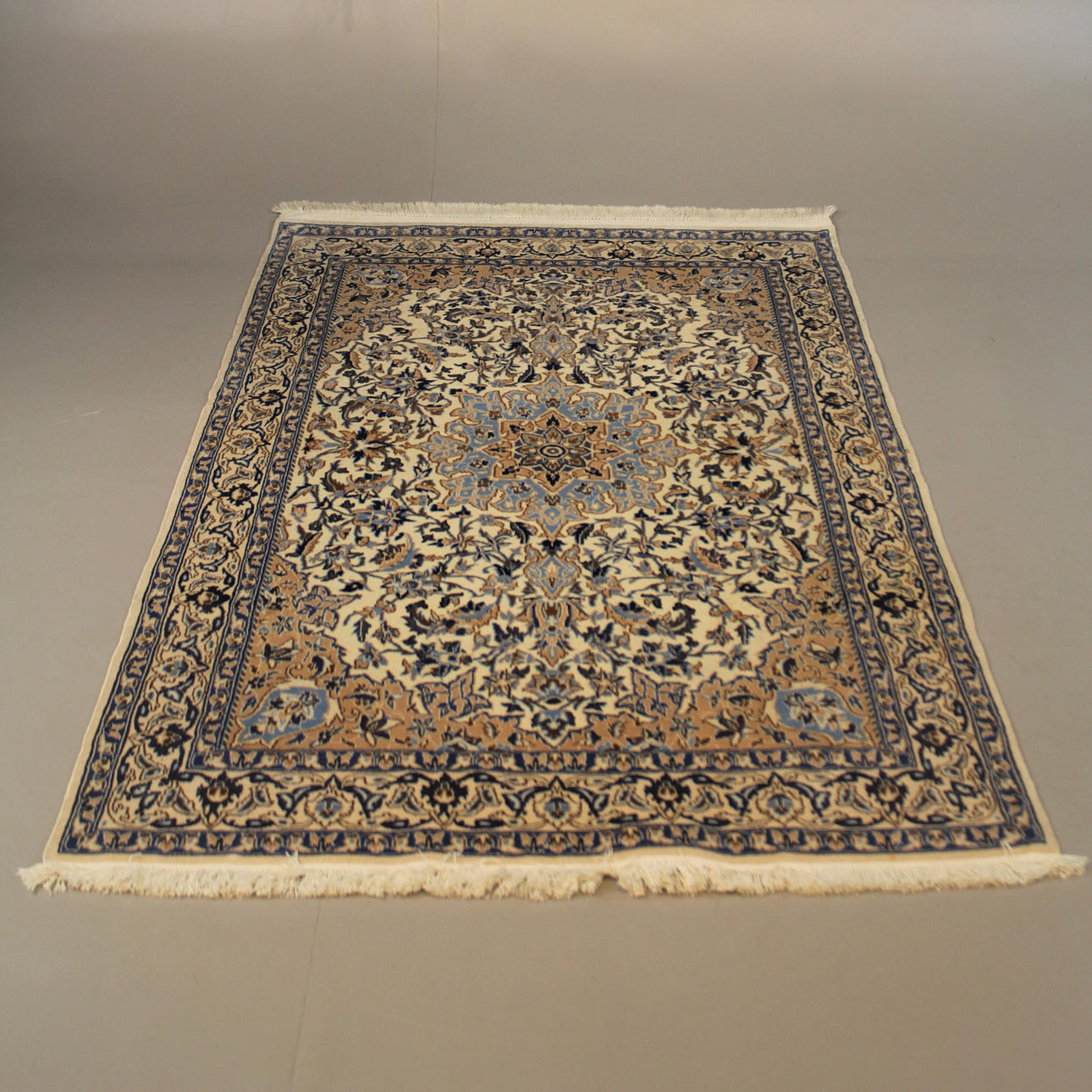 MATTA Tehran Iran. Mattor & Textil - Mattor - Auctionet
