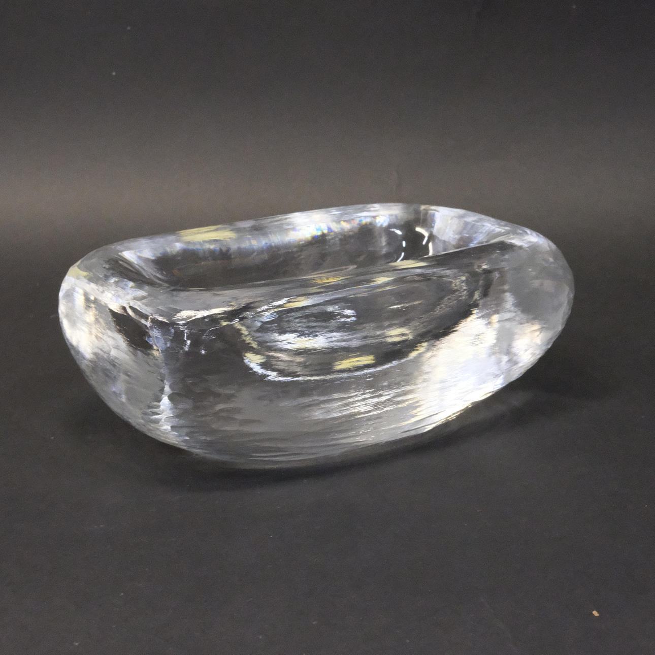 VICKE LINDSTRAND. ORREFORS SKÅL.