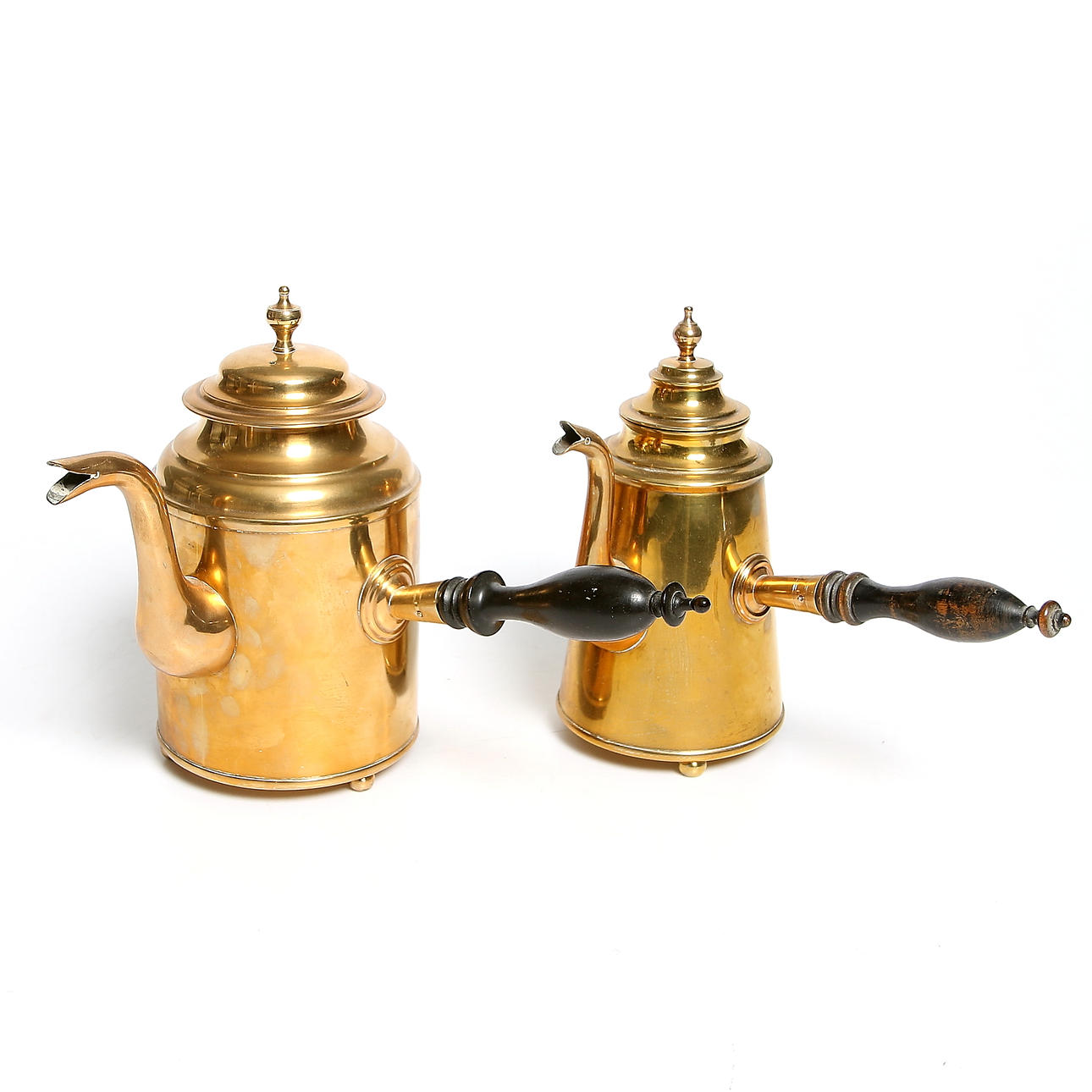 KAFFEKANNOR / SERVERINGSKANNOR, 2 st, mässing, 1/2 K samt 1/4 K, Nils Petter Linderberg, Sundswall, 1800-tal.