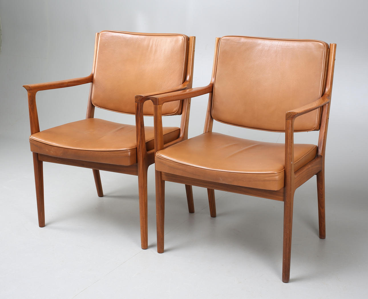 KARL-ERIK EKSELIUS. Karmstolar, 1 par, för JOC Vetlanda, 1960-tal.