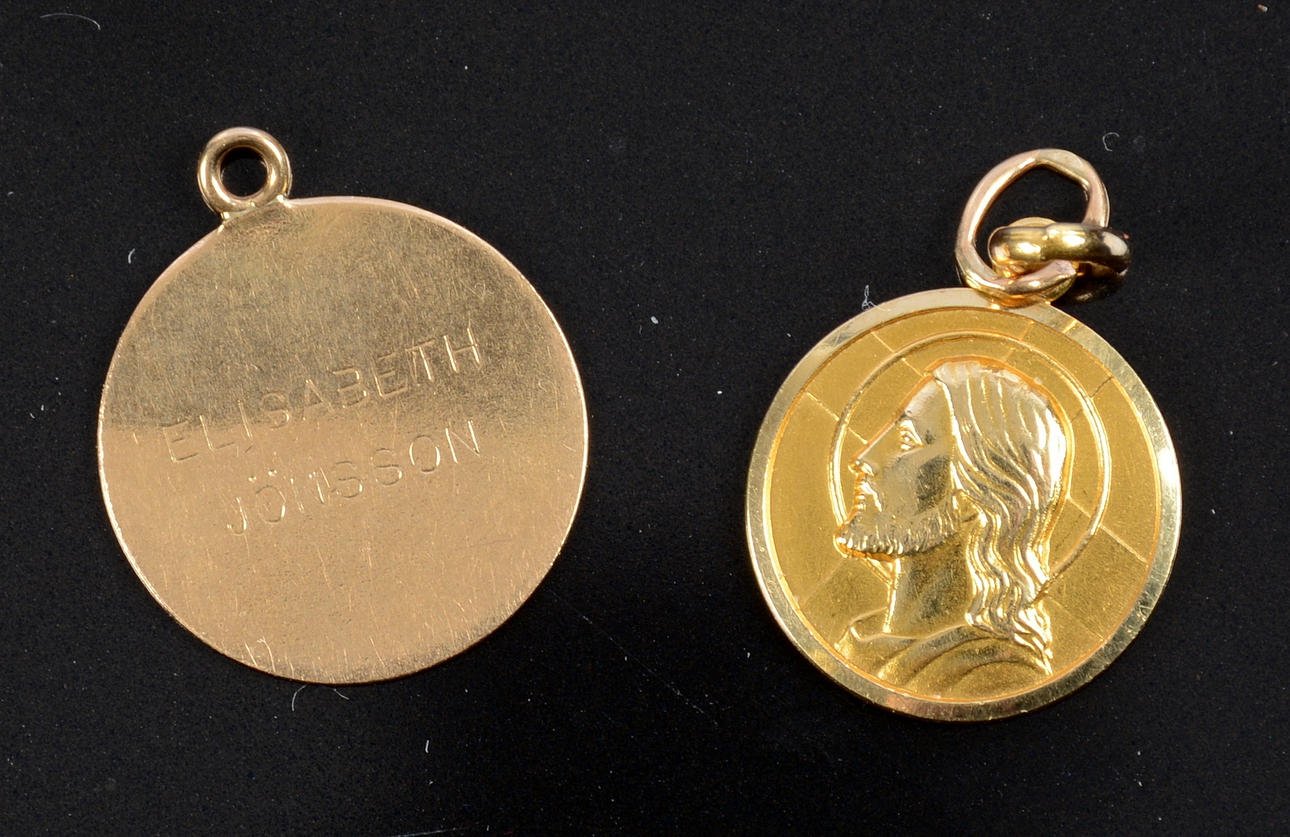 Hängen 2 stycken, 18K, guld.