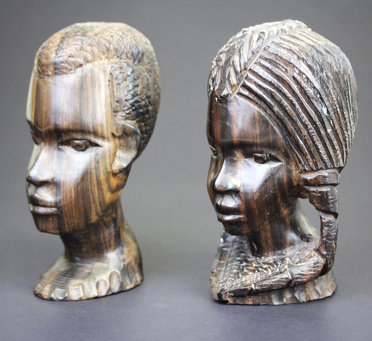 DOS BUSTOS AFRICANOS TALLADOS.