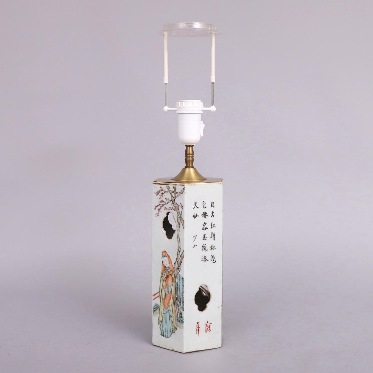 PRYKK STIK "hattestativ", porcelæn, sen Qing, Kina.