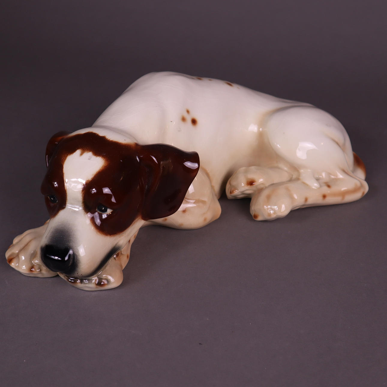 TIERPLASTIK "Liegender Spaniel" - GOEBEL, Keramik.