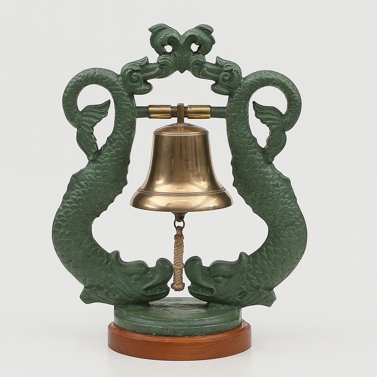 SKIBSUR, messing, i metalstander, 1900-tallet.