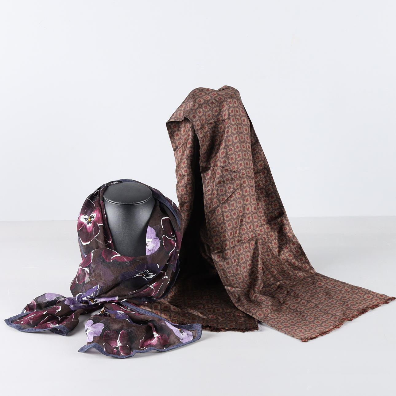 PRADA, & RALPH LAUREN, bufandas 2 piezas.