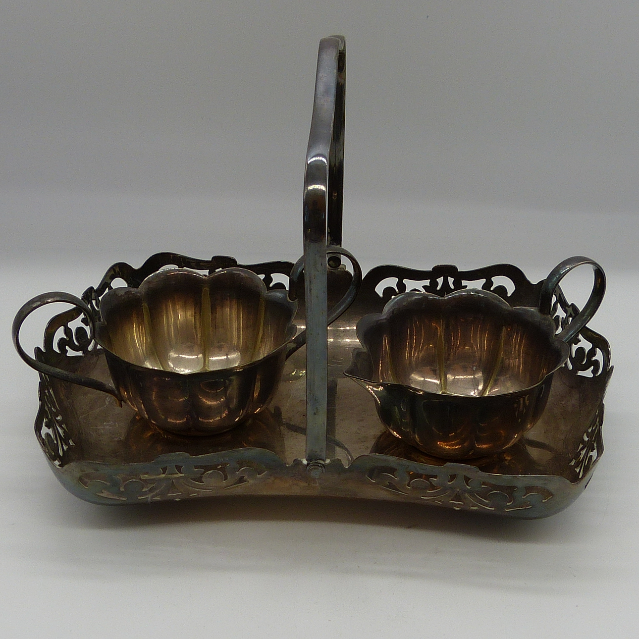 VINTAGE GRÄDDE OCH SOCKER SET MED HÅLLARE.