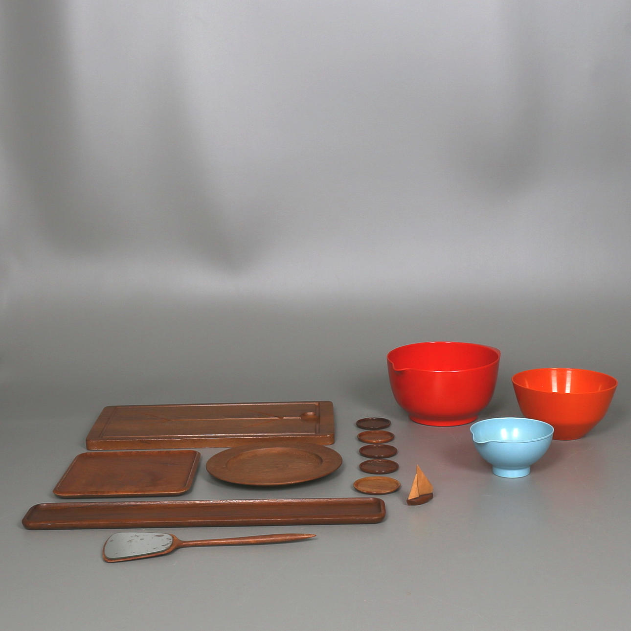 PARTI teak och plast, 14 delar, bl a Karl Holmgren, Göteborg.