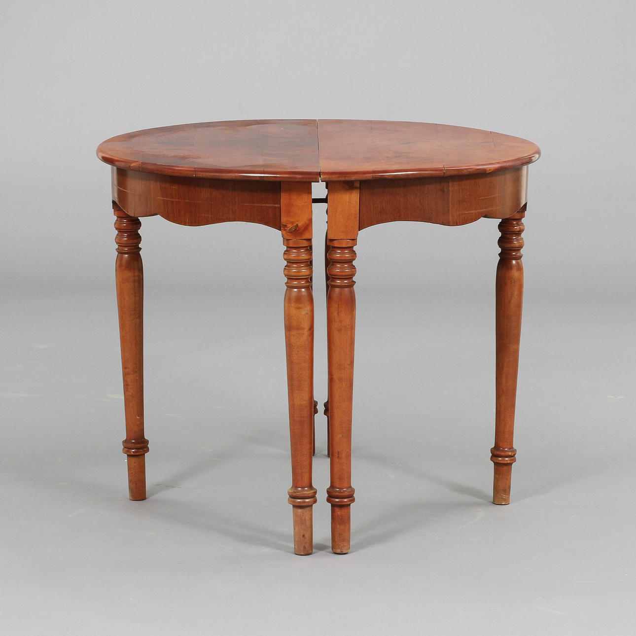 HALVMÅNEBORD, 2 delar, 1800-talets senare hälft.