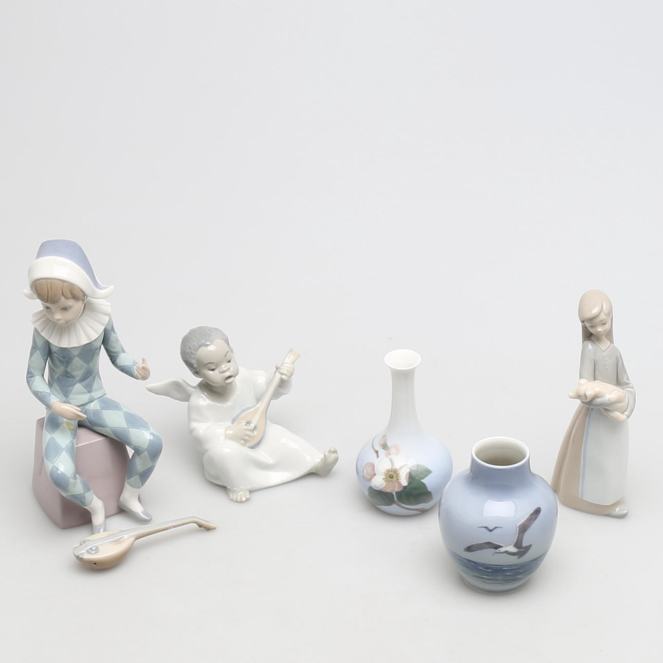 PARTI PORSLIN, 6 delar, figuriner, vaser, bl a Lladro, Royal Copenhagen.