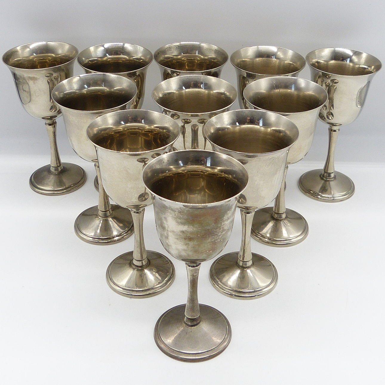 SAMLING AF ELLEF BARE.