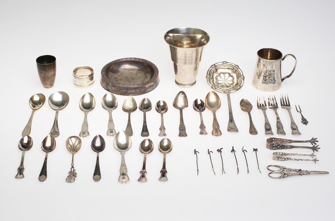 DIVERSE SILVERFÖREMÅL.