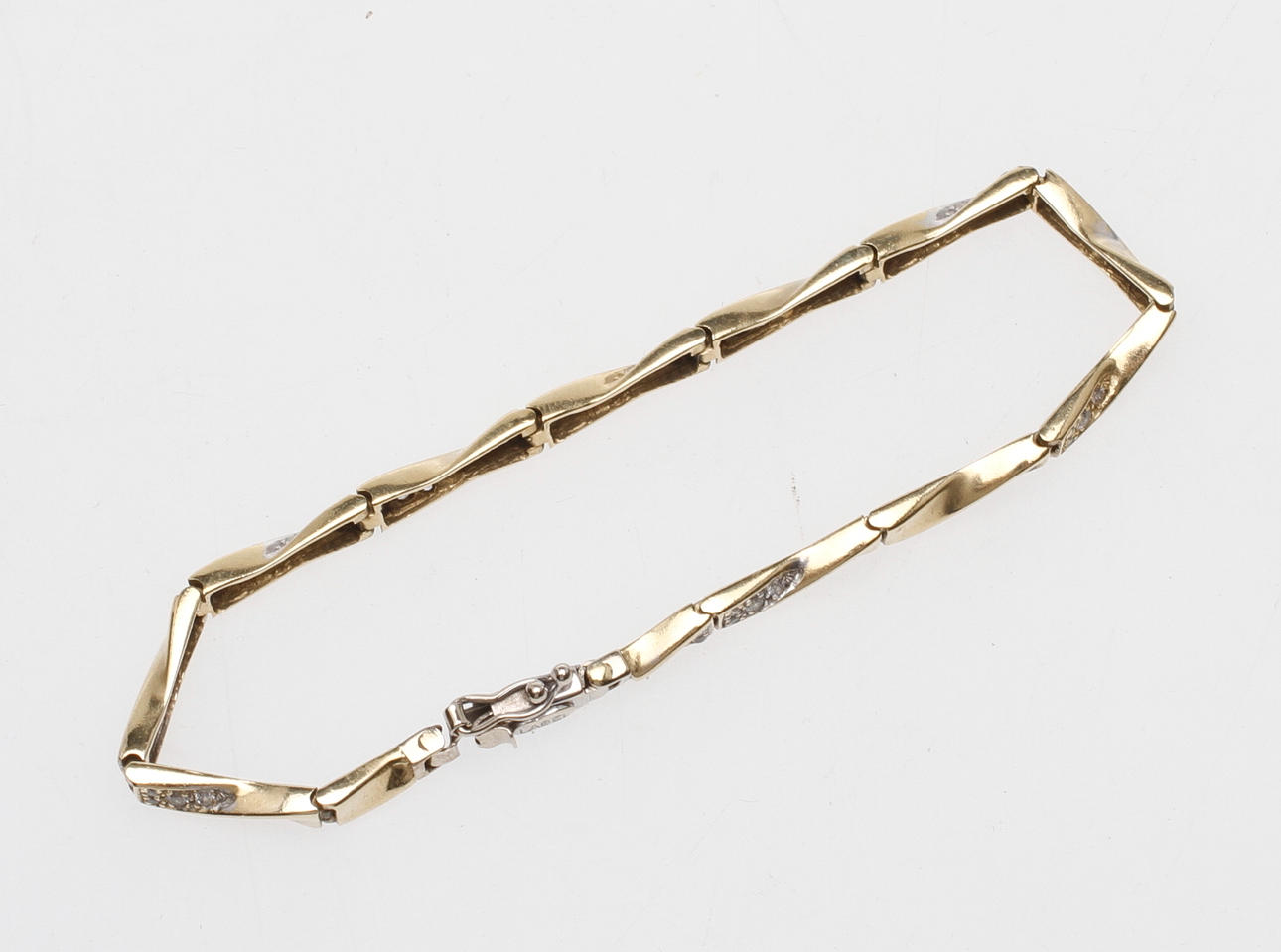 ARMBAND, 14k guld, med stenar, vikt ca 10 gr.