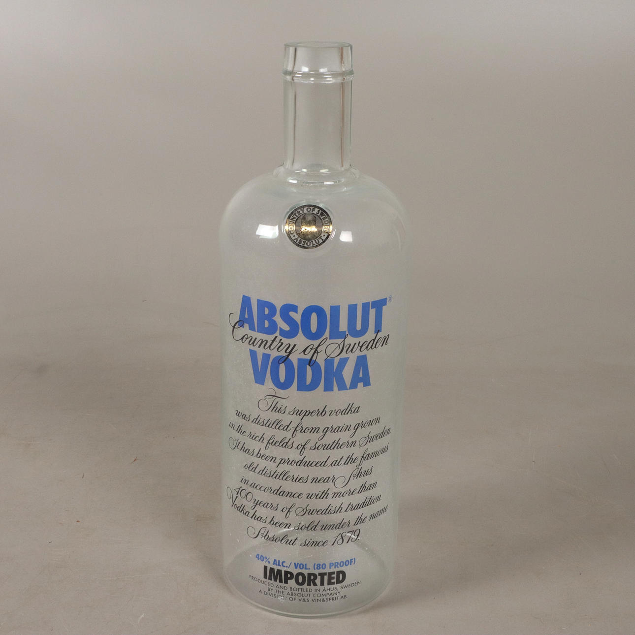 FLASCHE, Glas, "Absolut Vodka", fasst 7 Liter.
