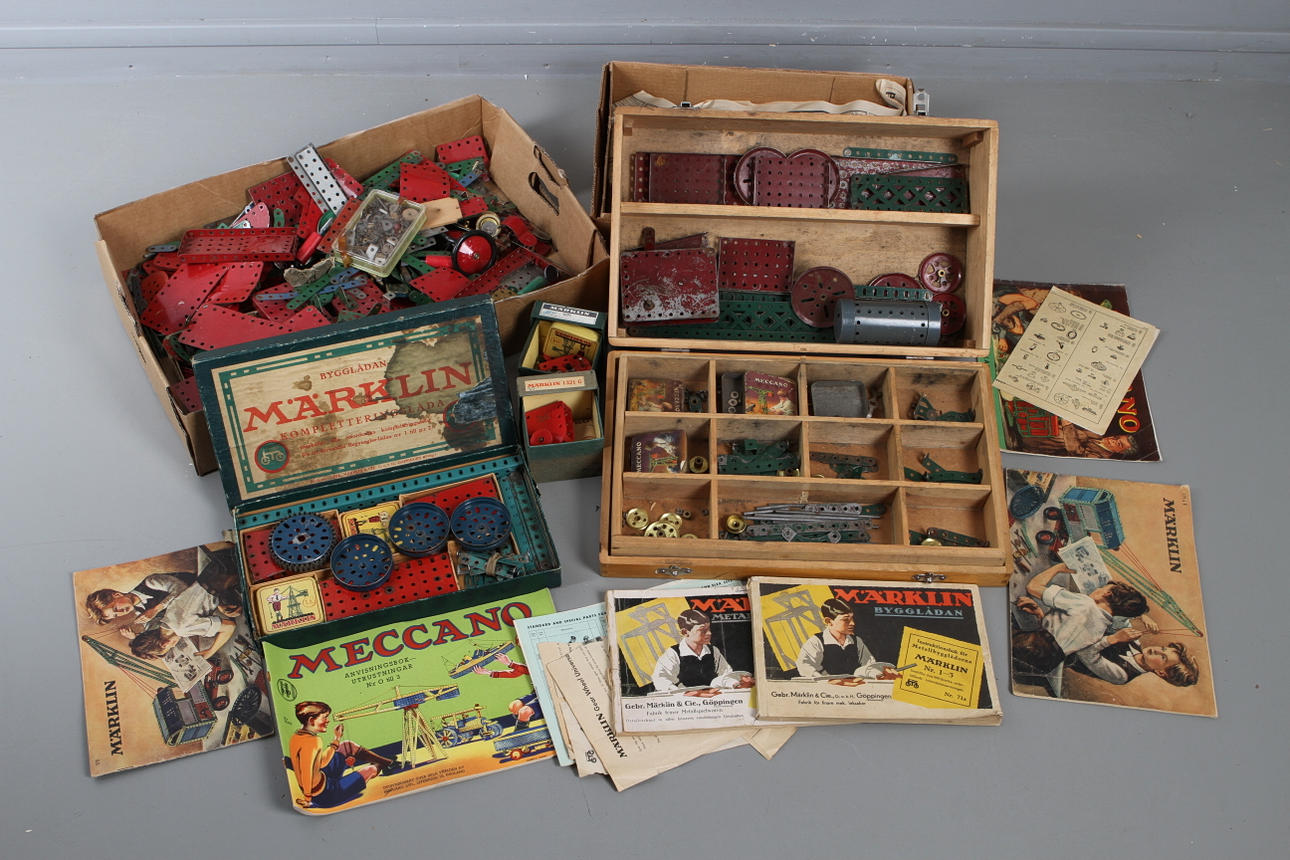MÄRKLIN MECCANO bygglådor med tillbehör, instruktioner.