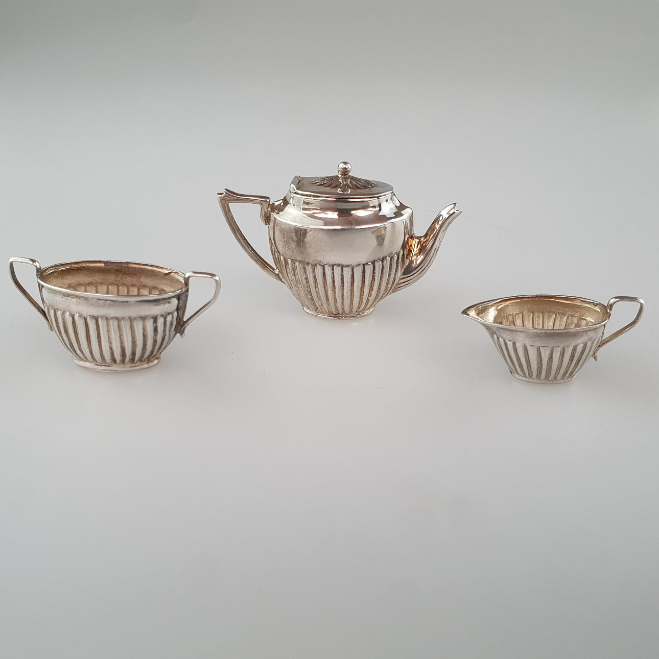- SILVER MINIATURE COFFEE SET/ DOLL Crockery.