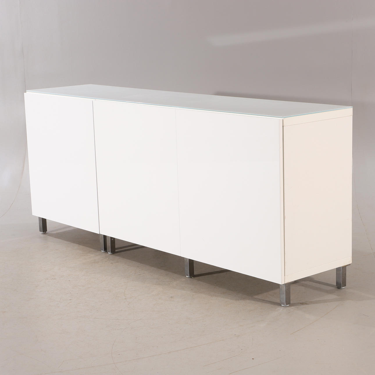 SIDEBOARD, "Bestå", vitlackerat med glasskiva, IKEA.