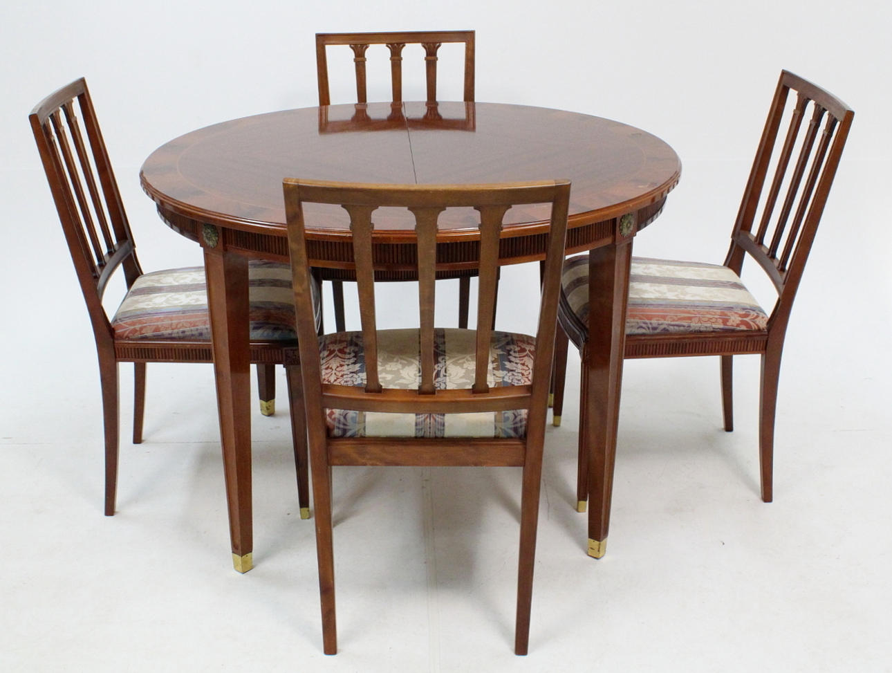 MATSALSMÖBEL, bord, 4st stolar, 2st iläggsskivor.