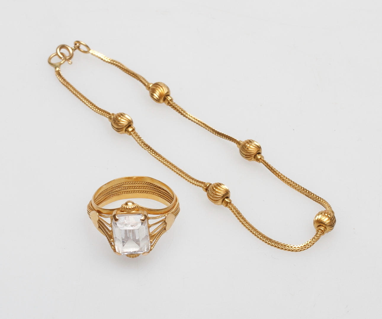 ARMBAND samt RING, 21k guld, total vikt ca 10,6 gr.