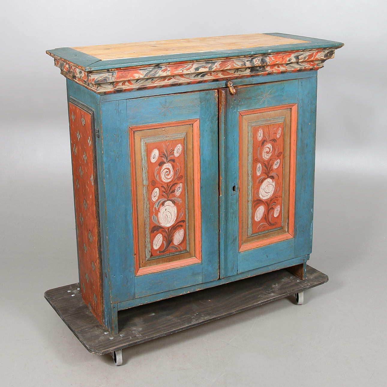 SKÅP, bemålad furu, allmoge, daterad 1786.