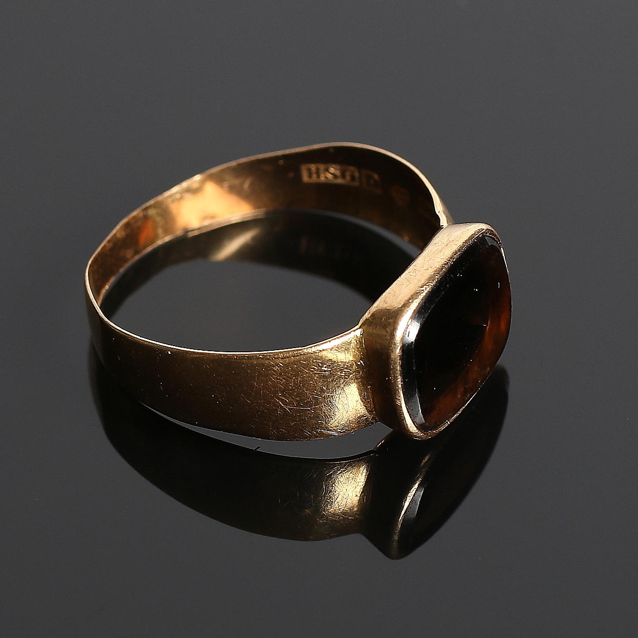 KLACKRING med STEN, 18k guld, totalvikt ca 3 gram.
