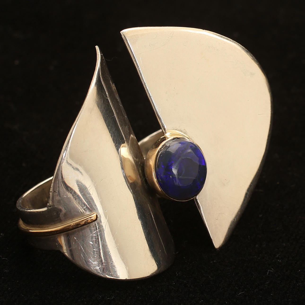 BIRGITTA SANITATE. Ring, silver and gold.