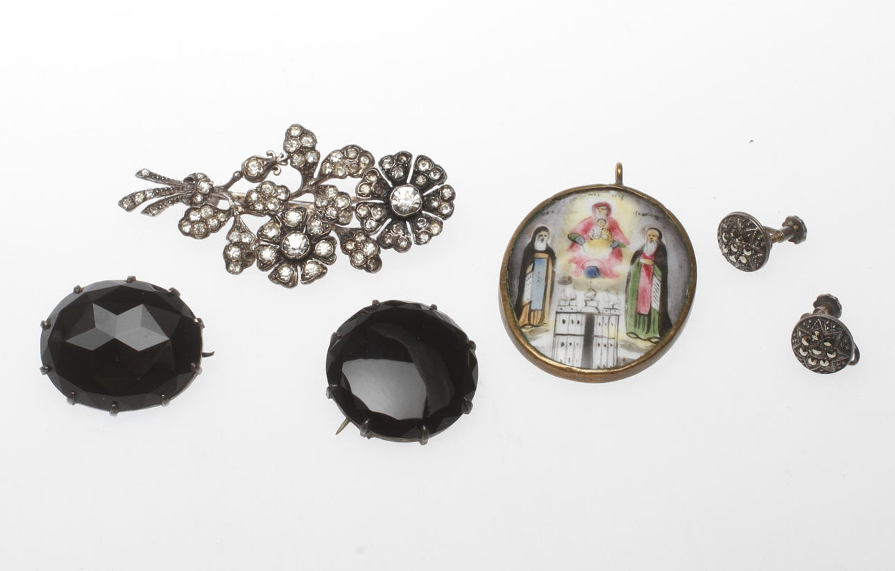 SMYCKEN, 5 delar, bland annat silver.