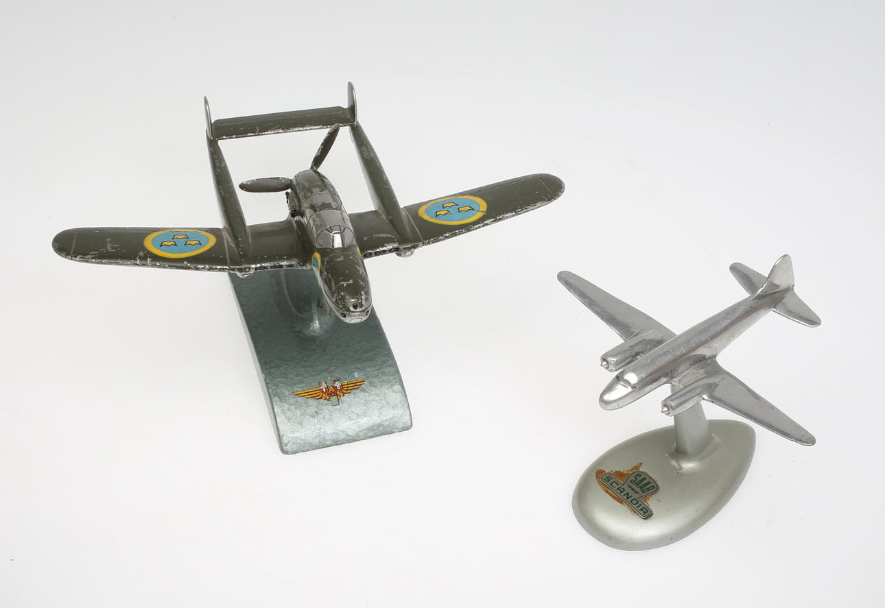 MODELLFLYGPLAN, SAAB J21 samt DC3.