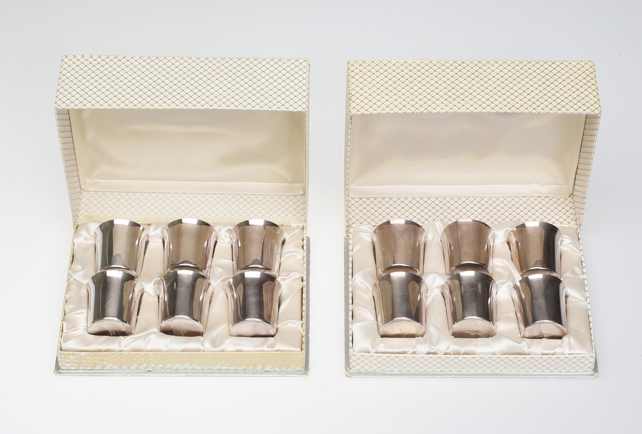 TORE ELDH. Whiskymuggar, 12 st, silver.