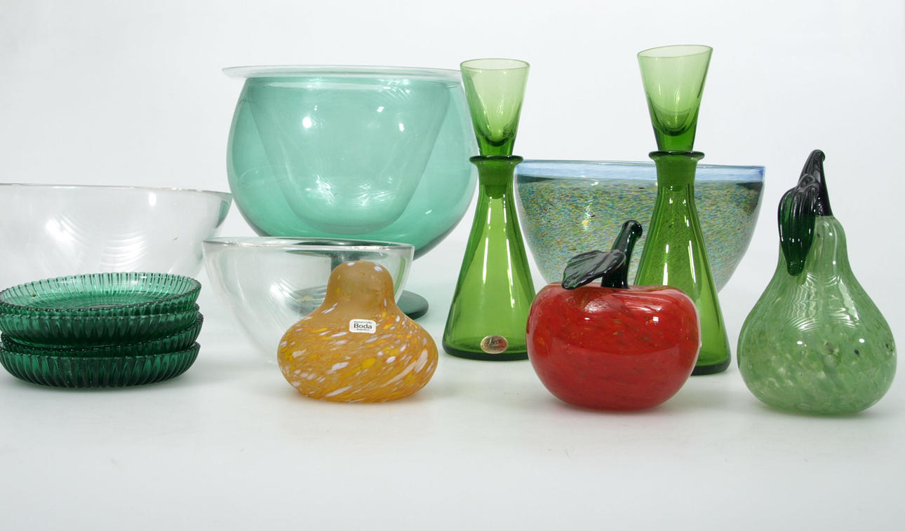 PARTI GLASFÖREMÅL, 13 delar, bland annat Orrefors, "Fuga".