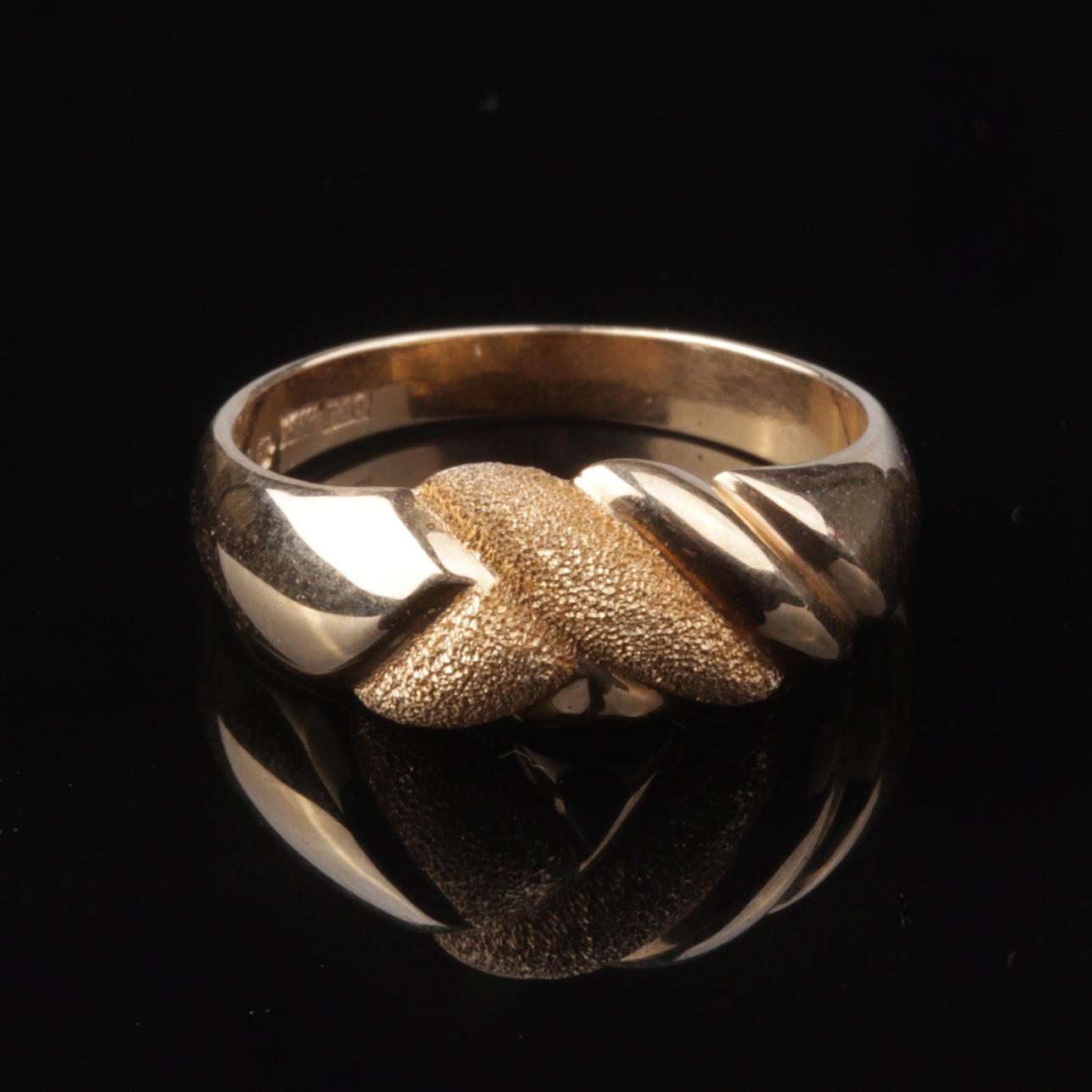 RING, 18k guld, Bengt Hallberg Guldsmeds AB, Köping, 1989, vikt ca 4,93 gram.