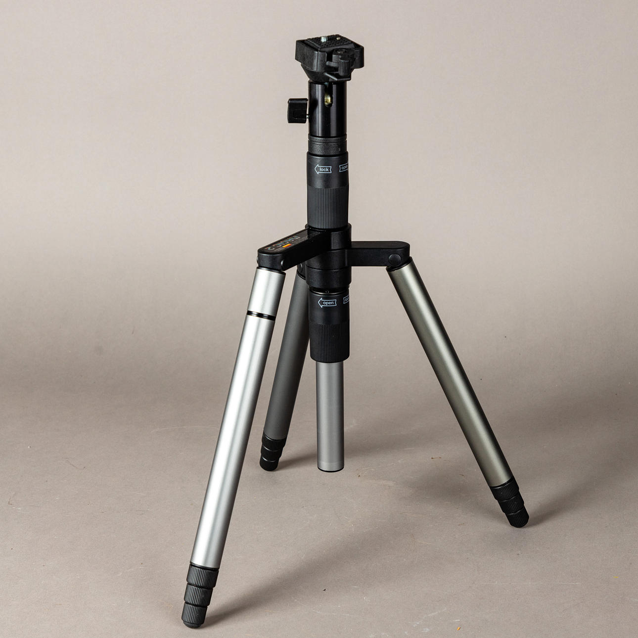 CULLMANN. Kamera Stativ 'Magic 2'.