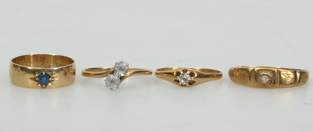 RINGAR, 18K guld, stenar, 6,9 gram.