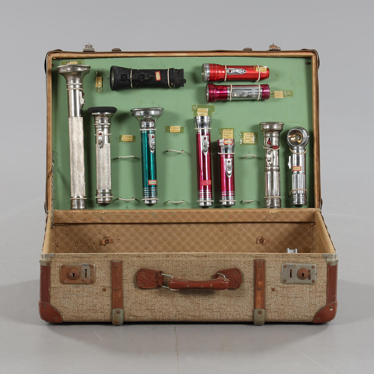 DEMOVÄSKA, ficklampor, 1940/50-tal.