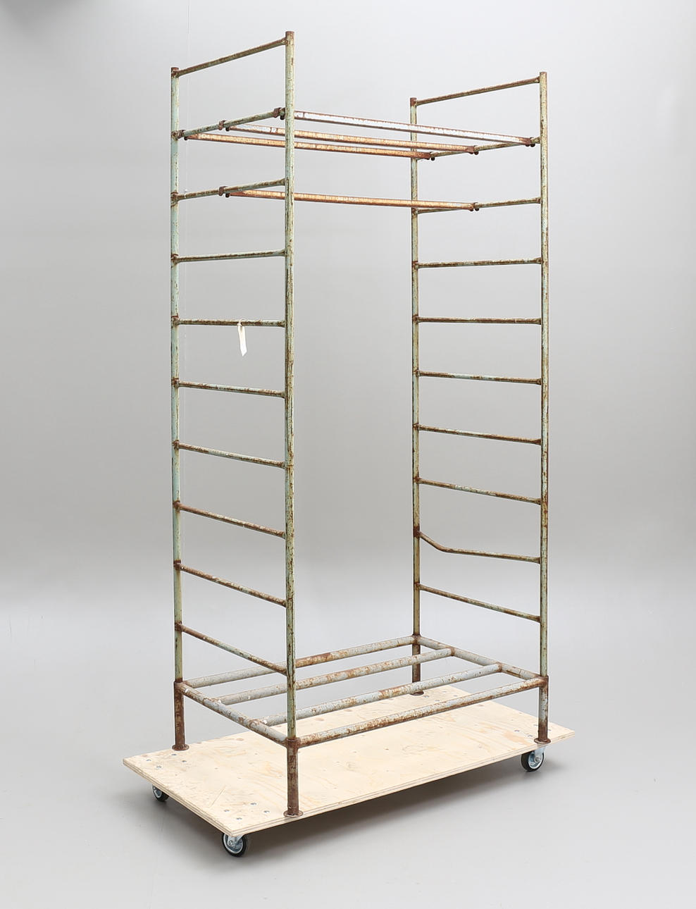 INDUSTRIHYLLA / KLÄDHÄNGARE, 1900-tal.