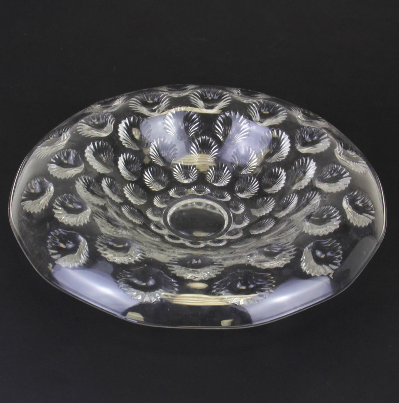 GLASKÅL PYNTET MED SKALLER.