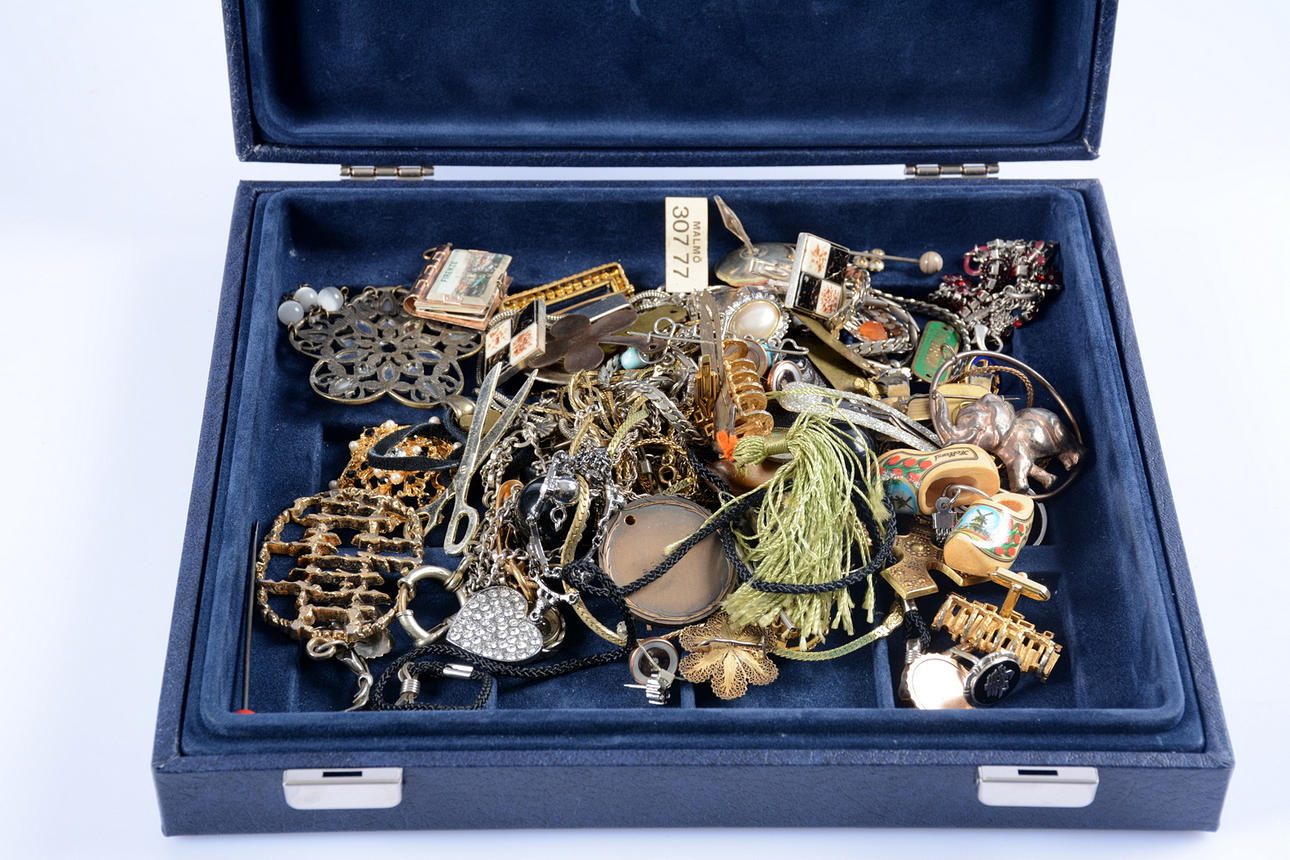 PARTI SMYCKEN OCH BIJOUTERIER.