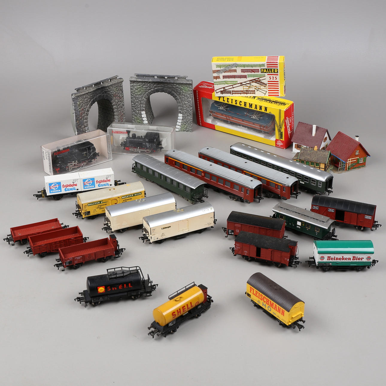 FLEISCHMANN. LOCOMOTIVES, WAGONS, ACCESSORIES.