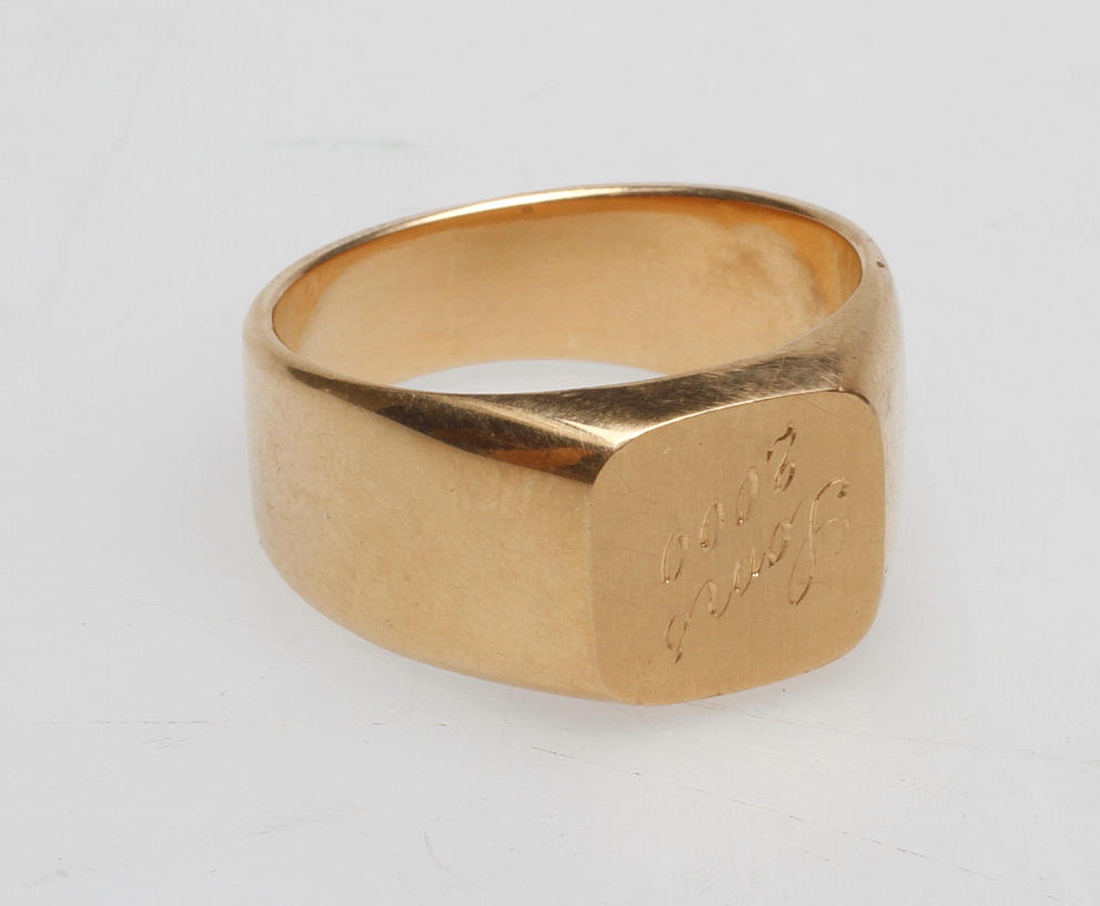 KLACKRING, 18k guld, vikt ca 18,4 gr.