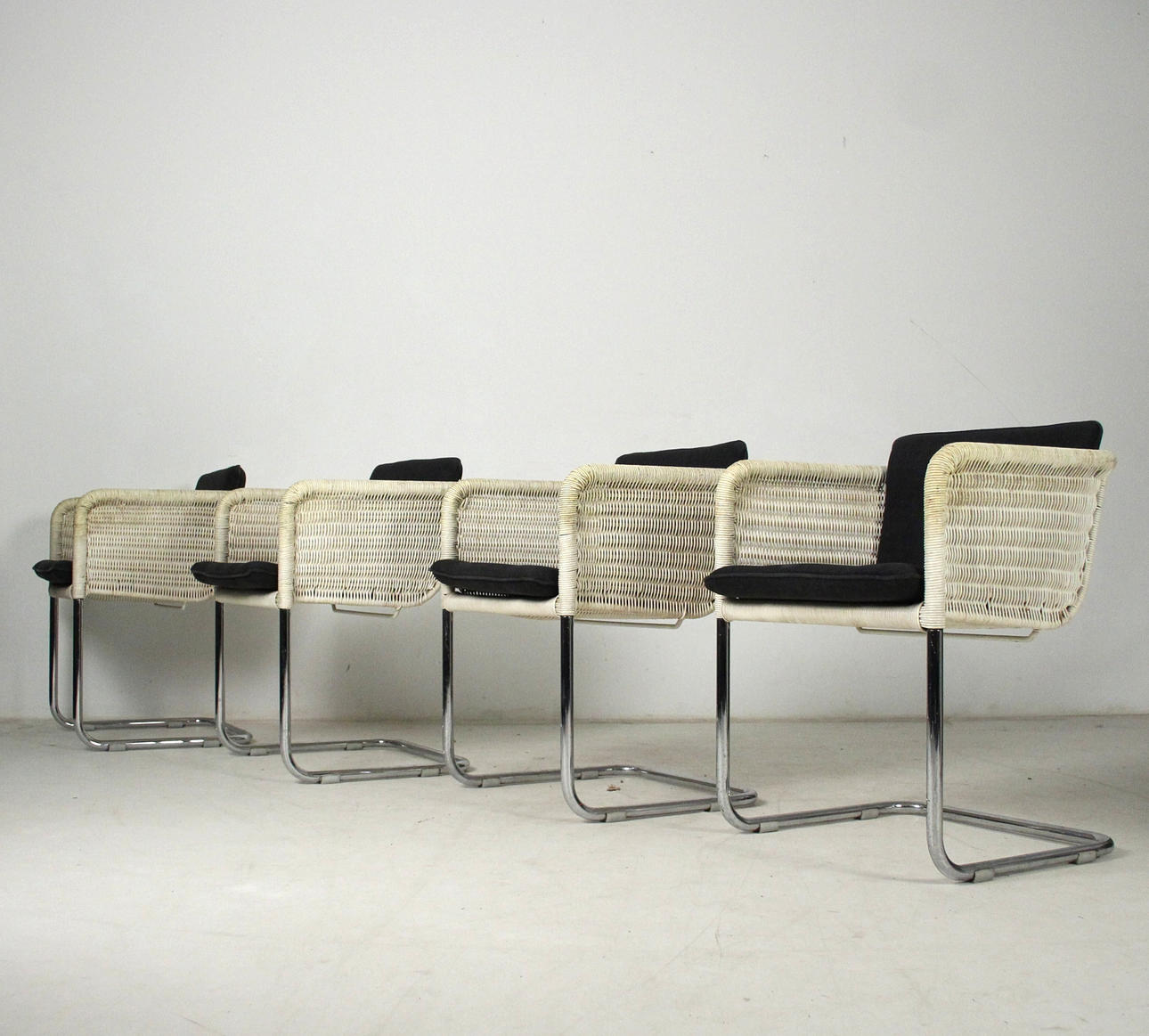 Tecta D43 - cantilever chair/armchair.