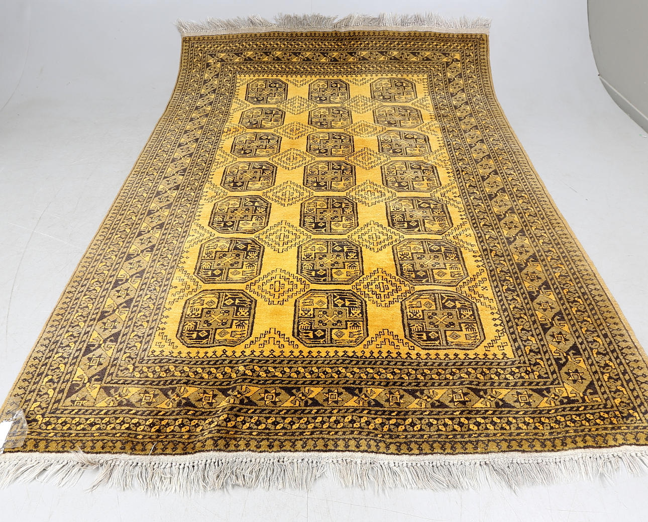 MATTA, Afgan, ca. 311x207 cm.