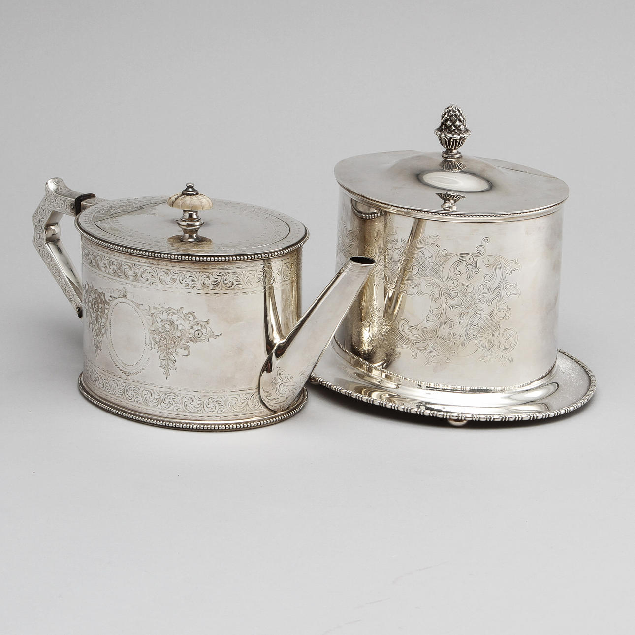 TEKANNA samt SOCKERSKÅL, pläter, England, 18/1900-tal.