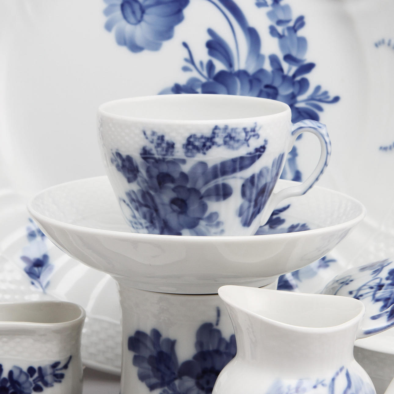 KAFFESERVIS "BLÅ BLOMST", 35 delar. Royal Copenhagen.