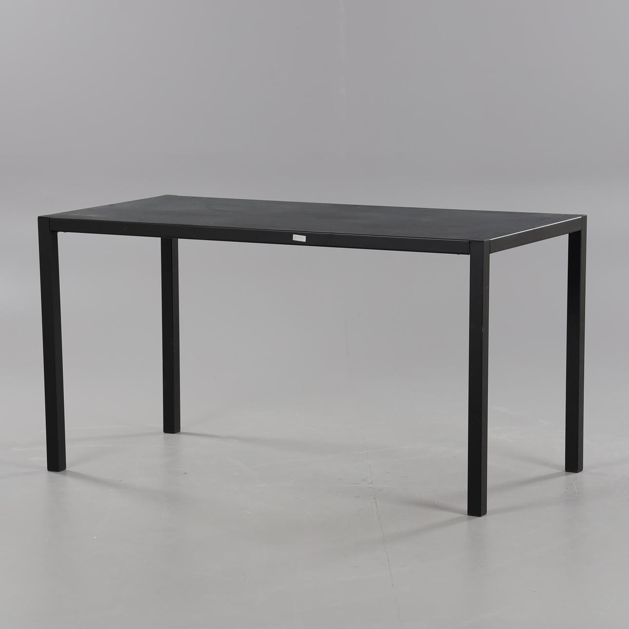 FERMOB, "Inside out table", design Andrée & Olivia Putman.