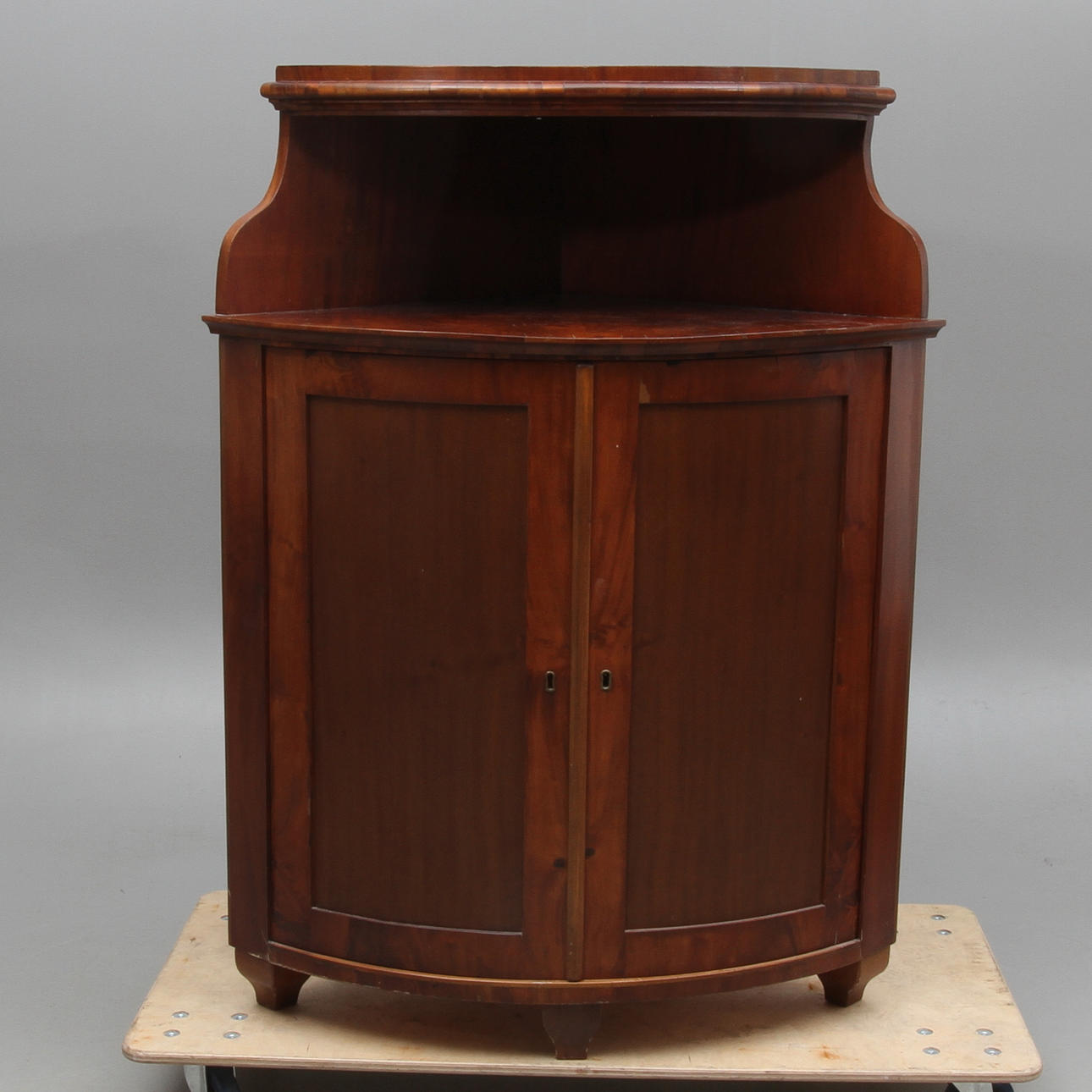 HÖRNSKÅP, 1800-tal.