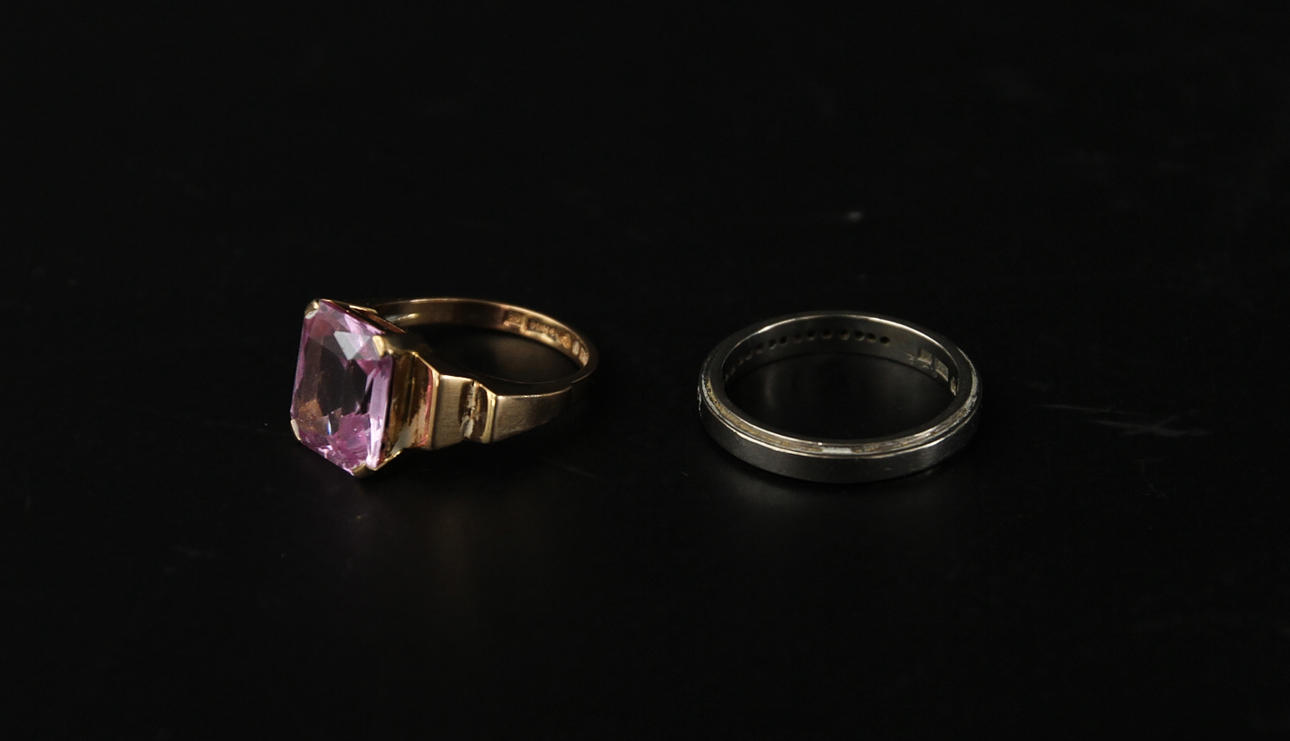 RINGAR. 2st 18k guld, ca 10,2 gram.