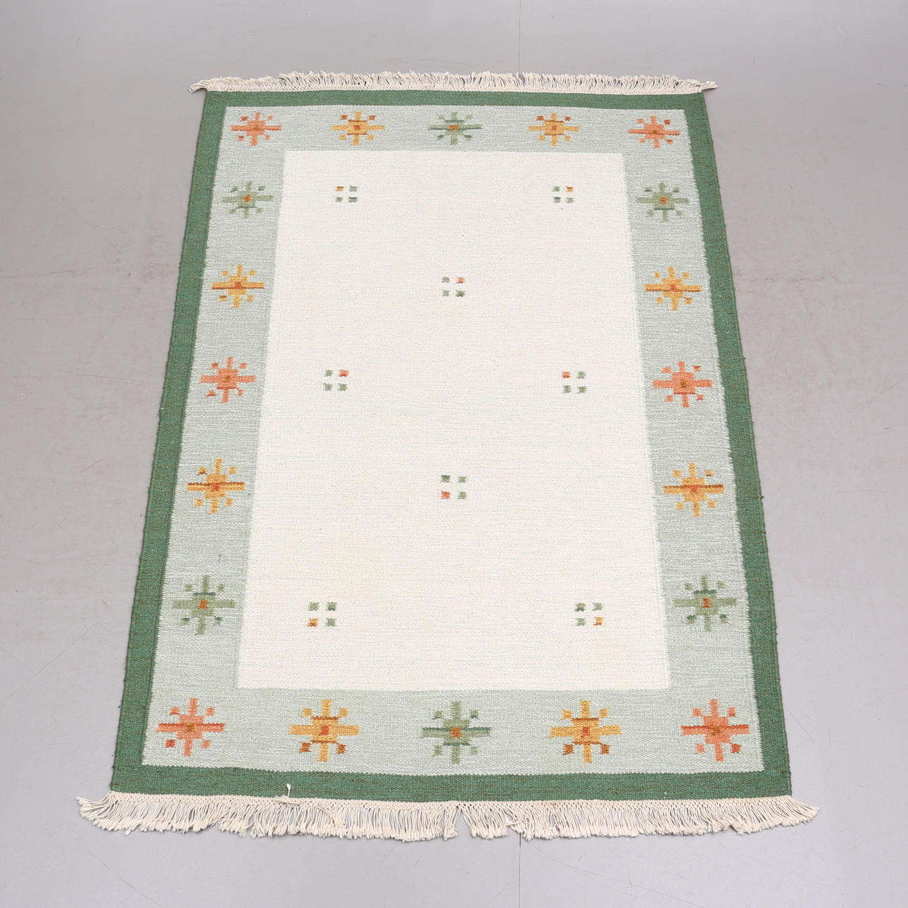 Rolakan rug, 141 x 196 cm.